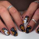 24Pcs Halloween Yellow Flowers Press on Nails Short Square Fake Nails with Cute Ghost Designs,